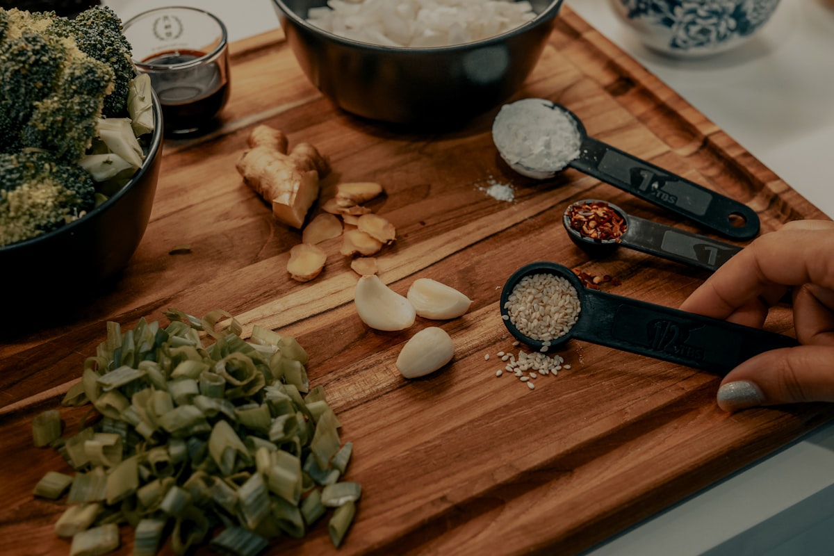 Expert nutritionist providing portion guidance